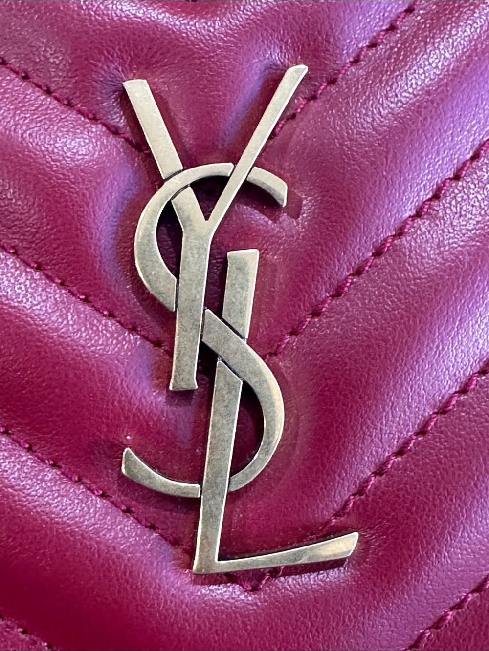 YVES SAINT LAURENT
Lou Chevron Leather Belt Bag Red - Picture 8 of 12